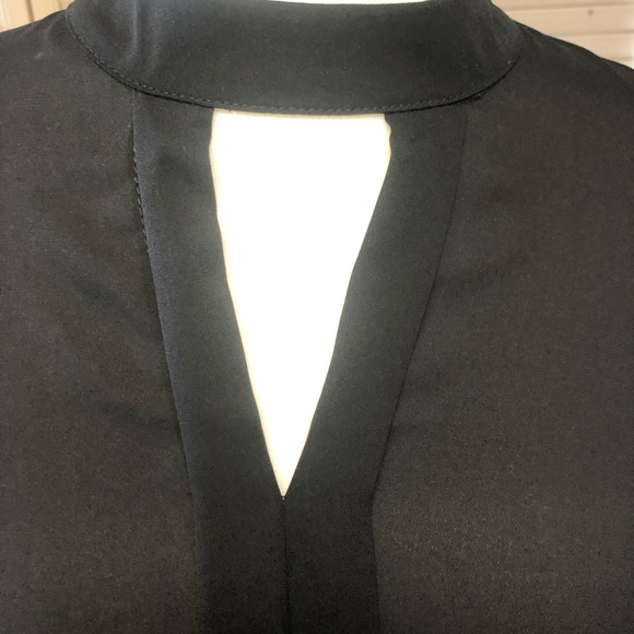 Black 100% Modish One polyester top. V cut in front. Wide sleeves.  Size XL. - Picture 8 of 8